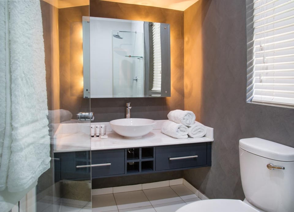 Rainfall showerhead, free toiletries, hair dryer, towels