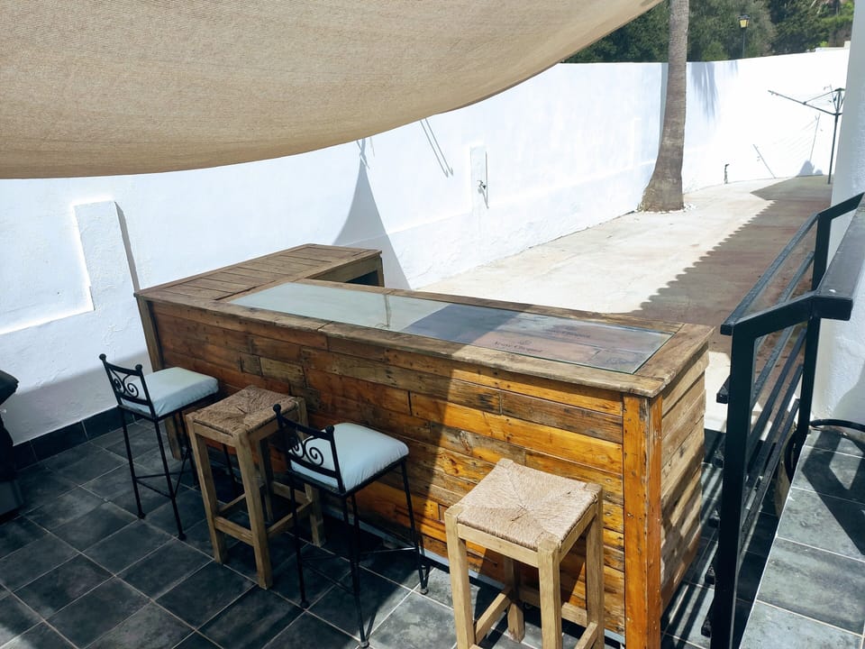 bar area in the garden