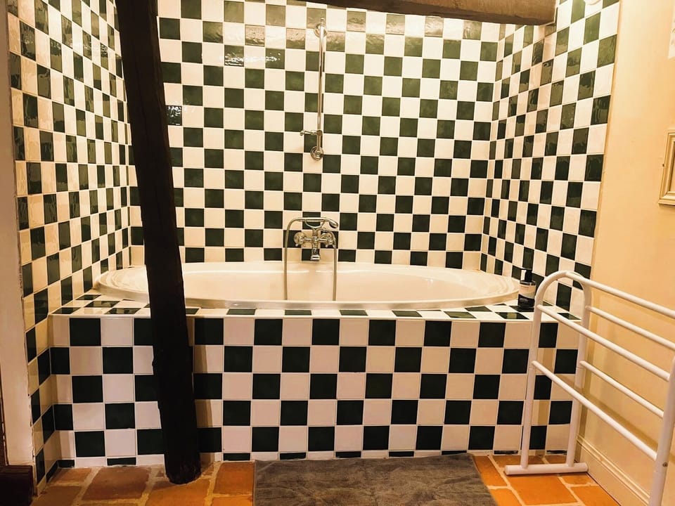 Family Room, Non Smoking | Premium bedding, individually decorated, individually furnished, desk