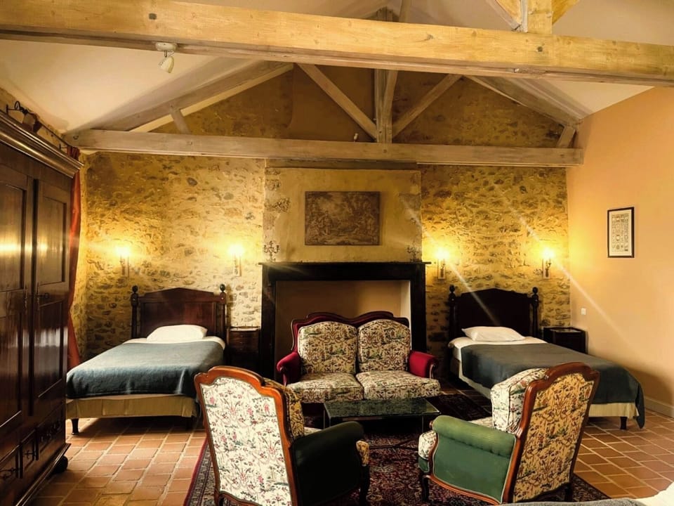 Family Room, Non Smoking | Premium bedding, individually decorated, individually furnished, desk