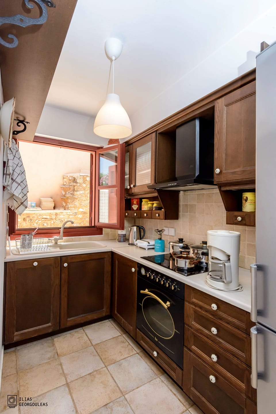 Villa | Private kitchen | Full-size fridge, oven, stovetop, toaster