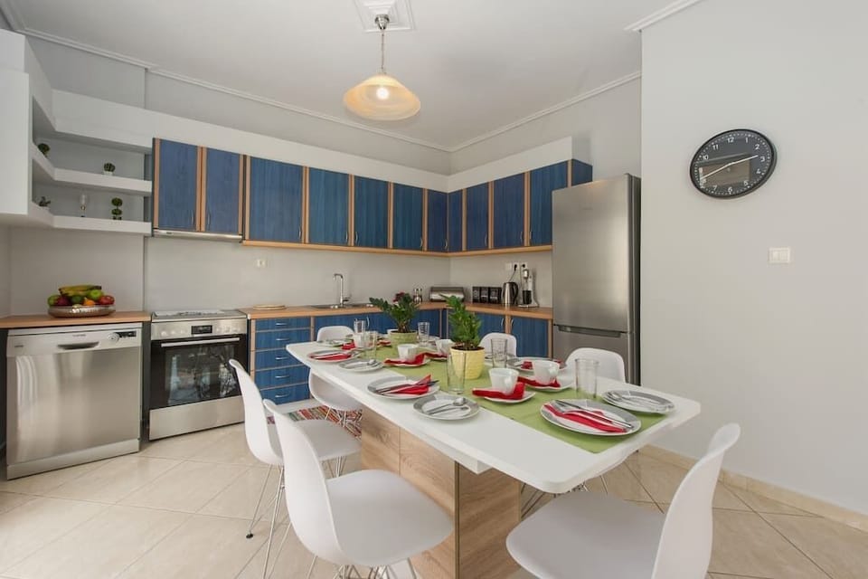 Apartment | Private kitchen | Fridge, oven, stovetop, dishwasher
