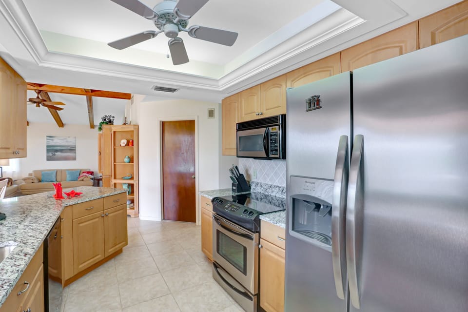 Vacanza Rentals - Robin's Nest kitchen