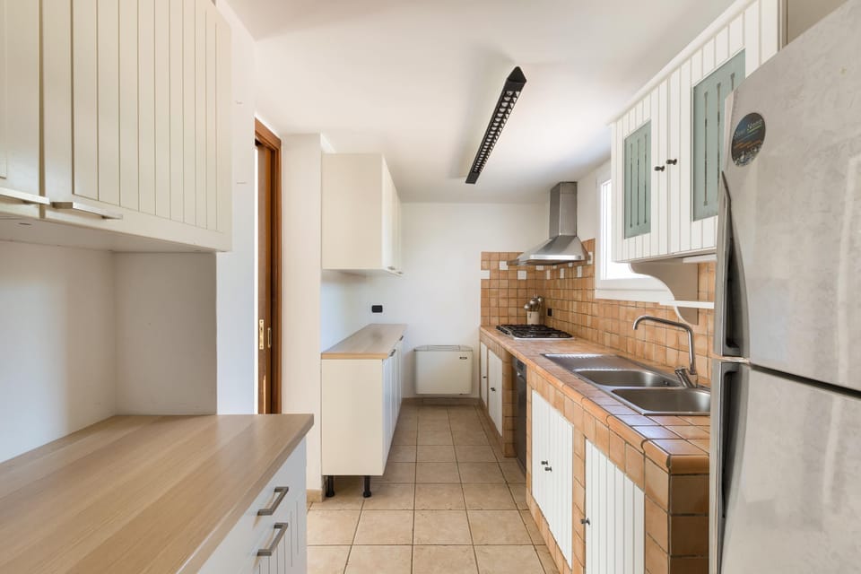 Comfort House, 5 Bedrooms | Private kitchen | Full-size fridge, oven, stovetop, dishwasher