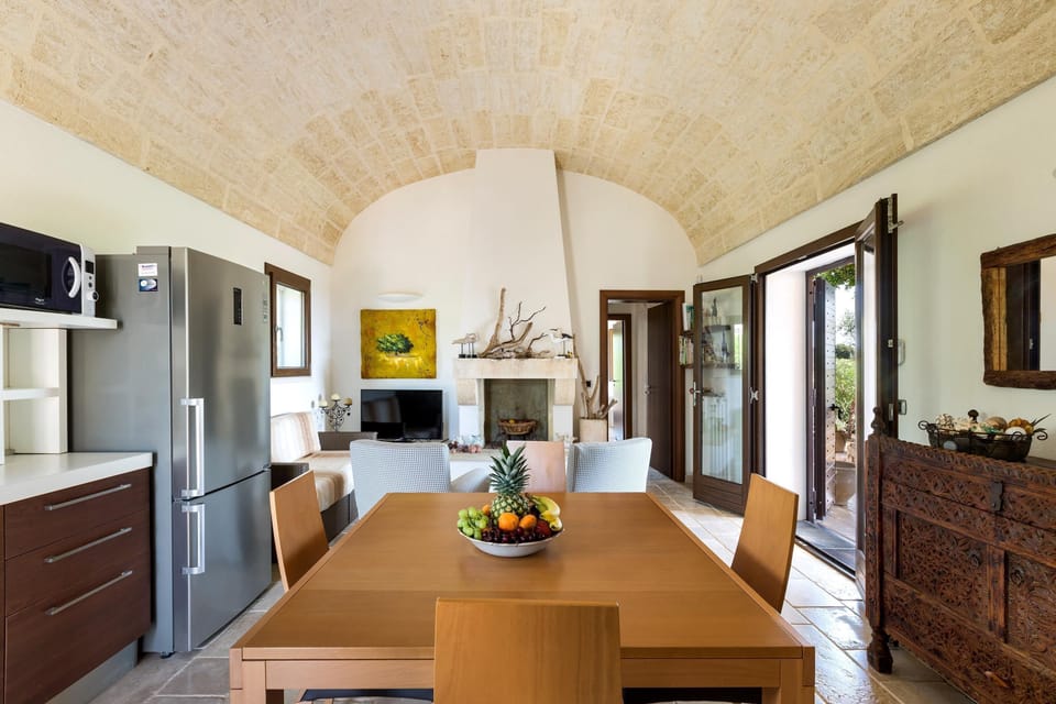 Comfort House, 5 Bedrooms | Private kitchen | Full-size fridge, microwave, oven, stovetop