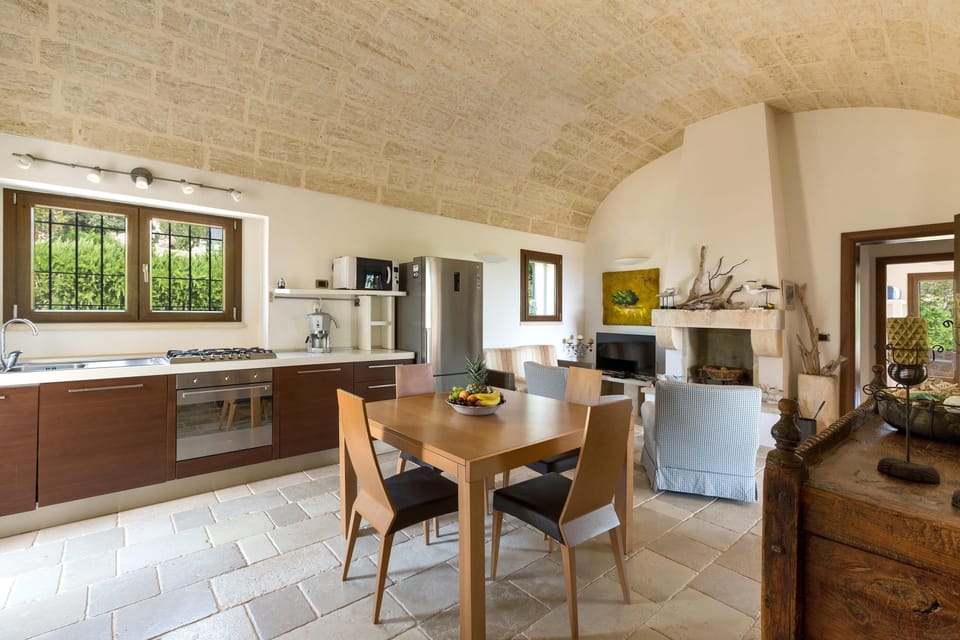 Comfort House, 5 Bedrooms | Private kitchen | Full-size fridge, microwave, oven, stovetop