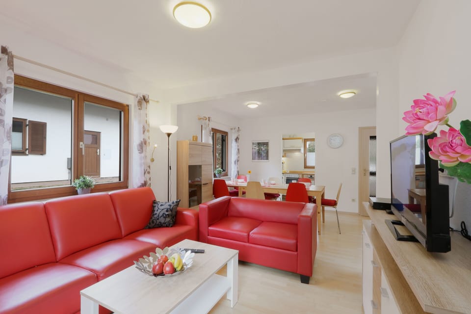 House, 5 Bedrooms | Living area | 40-inch LCD TV with satellite channels, TV