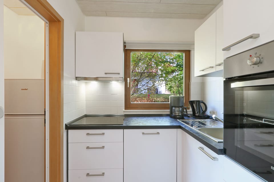 House, 5 Bedrooms | Private kitchen | Full-size fridge, microwave, oven, stovetop