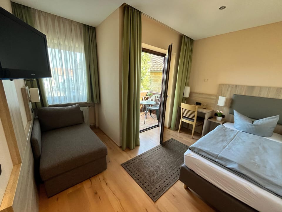 Single Room | Living area | TV