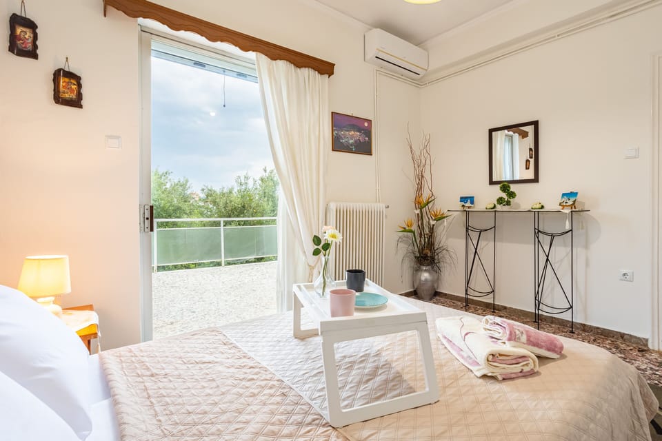 Seaside Family Haven - Avia's Spacious Getaway Apartment in Messenia