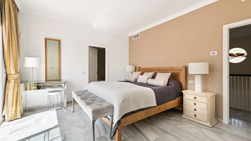 Master bedroom super king bed