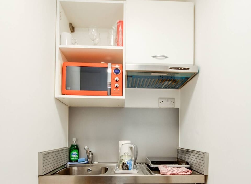 Kitchenette Delight: Bright and functional space with modern appliances for culinary adventures!
