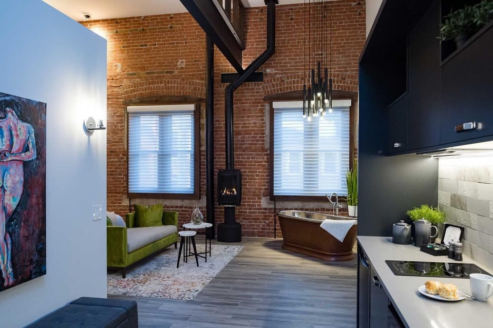 The Holt Suite | 1 bedroom, premium bedding, pillowtop beds, free minibar