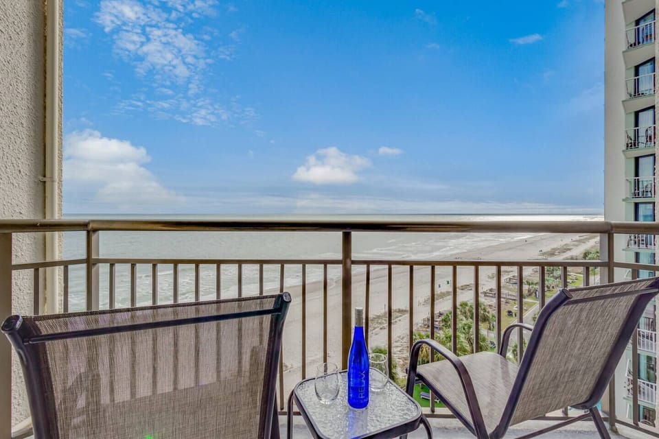 Step onto the balcony of our oceanview suite and be greeted by breathtaking views of the sea, stretching to the horizon and inviting you to soak in the beauty.