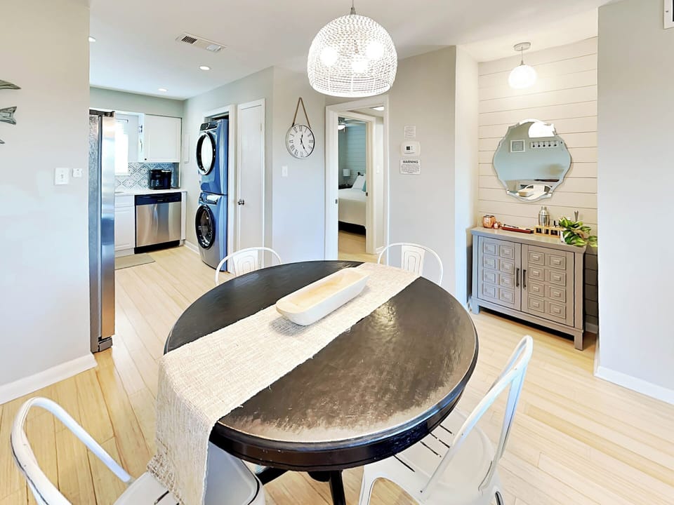 Dining Table w/ Seating for 4 and Dry Bar