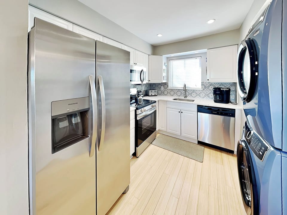 Full Kitchen w/ Stainless Steel Appliances & Laundry