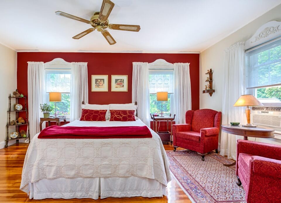 South Superior Room, 1 Queen Bed, Pool View | Premium bedding, laptop workspace, iron/ironing board, WiFi (free)