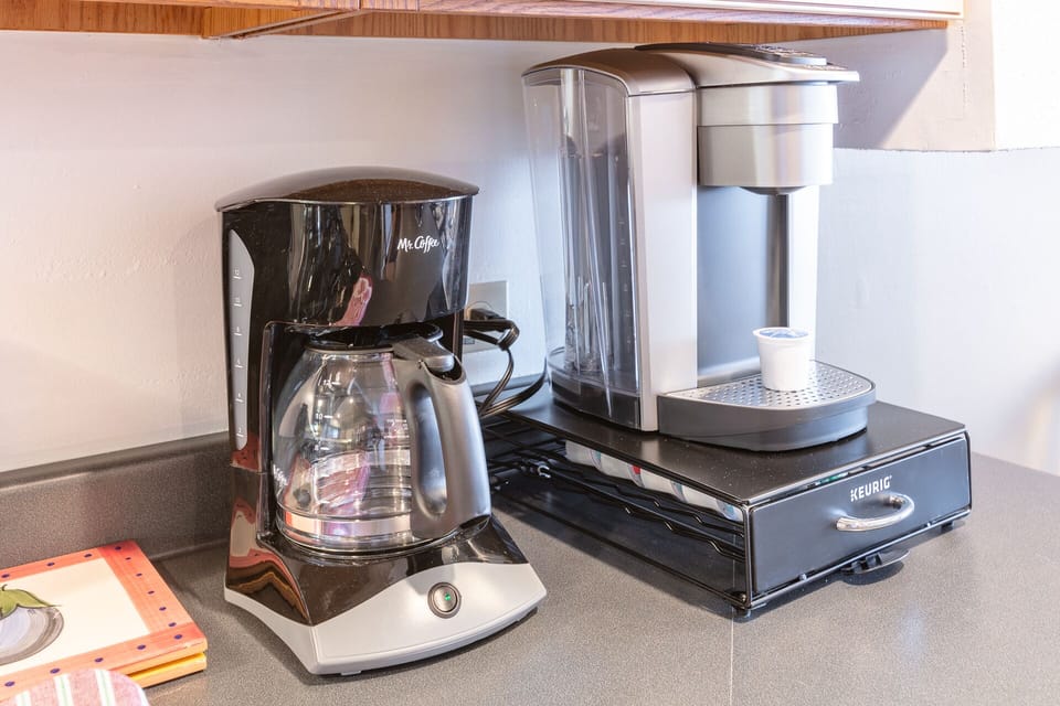 Enjoy complimentary Green Mountain K-Cups with the Keurig machine.