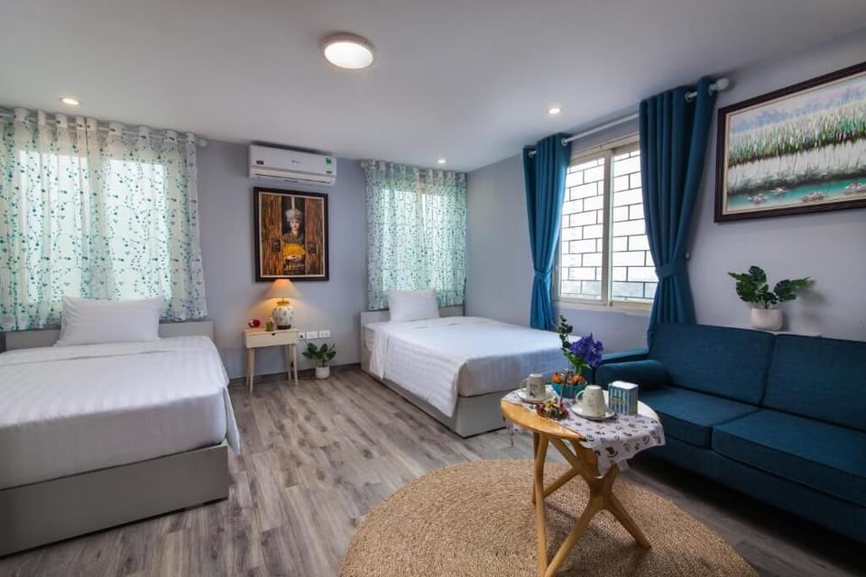 Deluxe Double Room | Minibar, desk, iron/ironing board, free WiFi