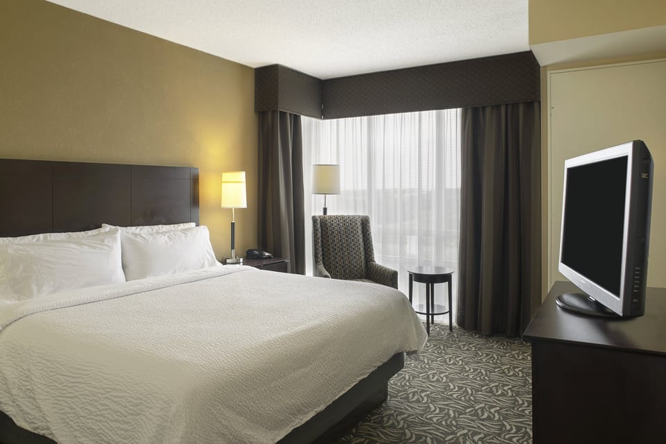 Suite, 1 King Bed | Desk, laptop workspace, blackout drapes, iron/ironing board