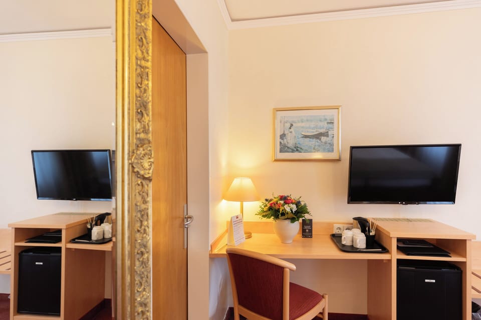 Deluxe Double Room (Three People) | Minibar, in-room safe, desk, free WiFi