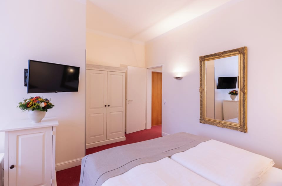 Minibar, in-room safe, desk, free WiFi