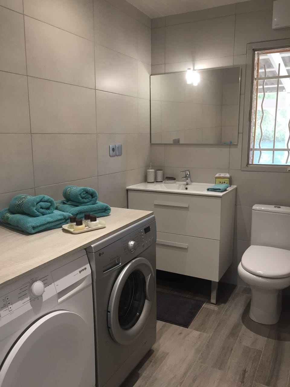 Family Duplex, 2 Bedrooms, Non Smoking, Terrace | Bathroom | Shower, rainfall showerhead, designer toiletries, hair dryer