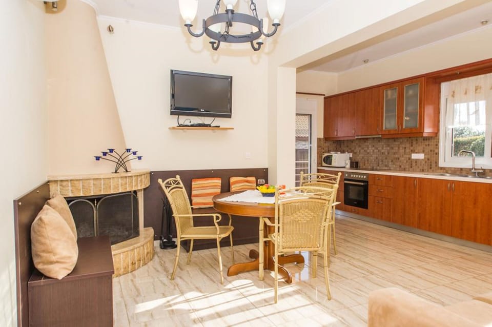 Apartment, 2 Bedrooms | Private kitchen | Fridge, microwave, stovetop, coffee/tea maker