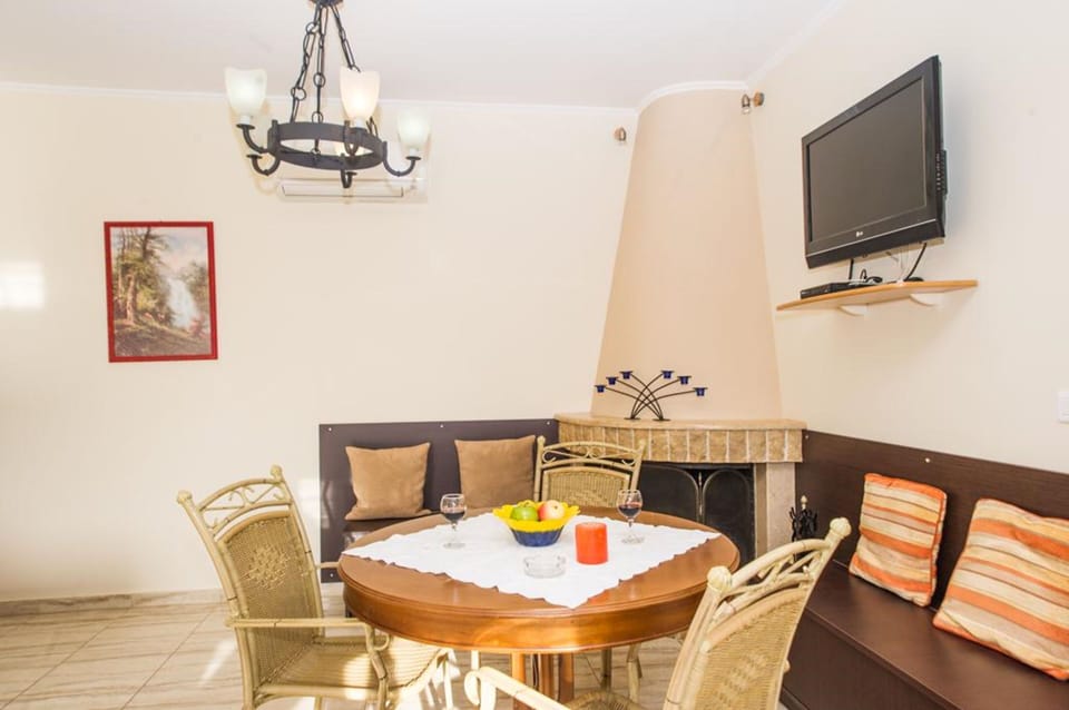 Apartment, 2 Bedrooms | Living area | TV