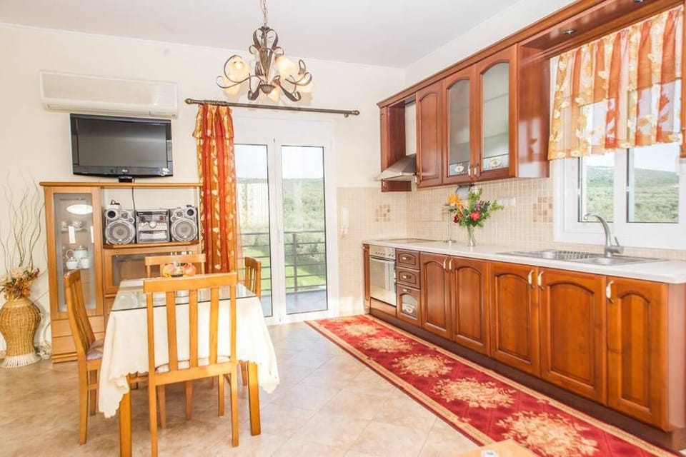 Basic Apartment, 1 Bedroom | Private kitchen | Fridge, oven, stovetop, coffee/tea maker