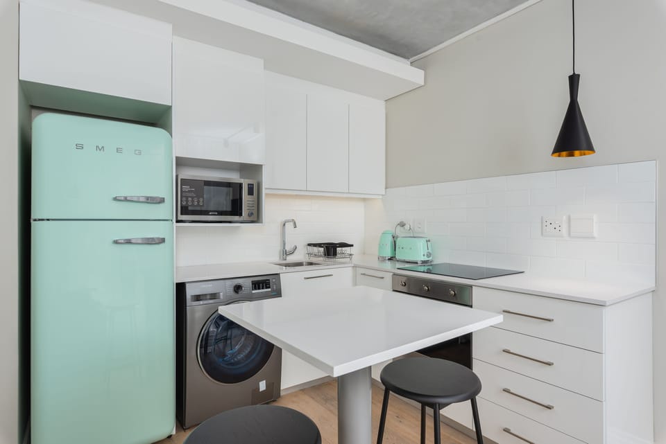 Signature Apartment | Private kitchen | Full-size fridge, microwave, oven, stovetop