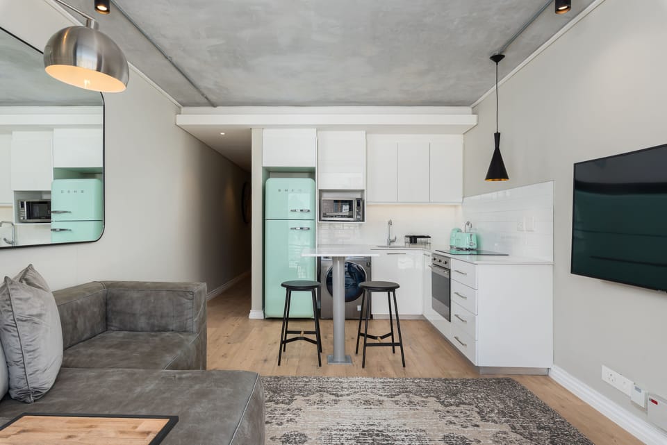 Signature Apartment | Living area | Flat-screen TV, Netflix, streaming services