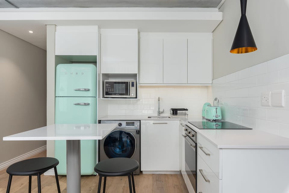 Signature Apartment | Private kitchen | Full-size fridge, microwave, oven, stovetop