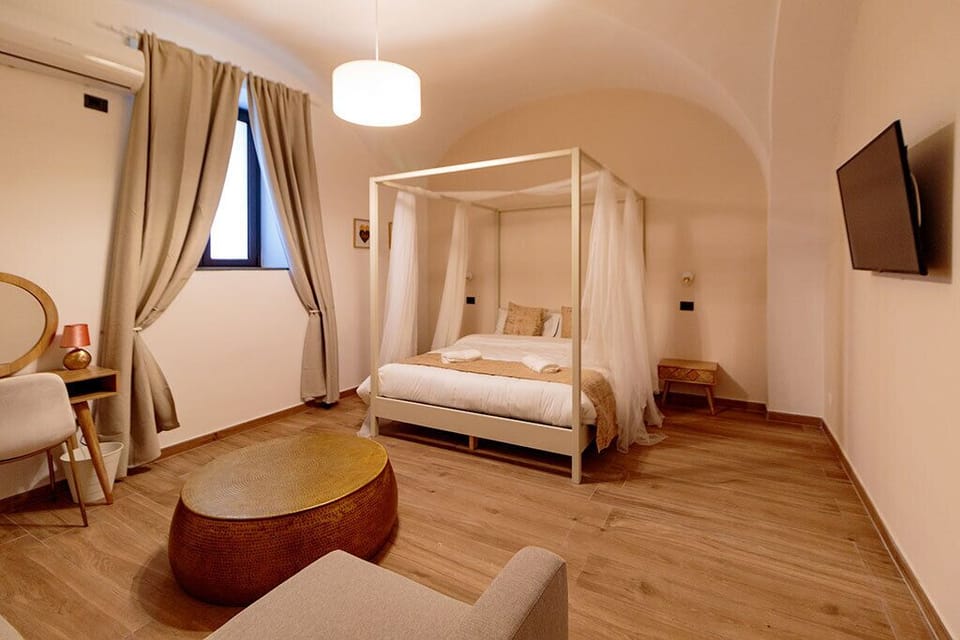 Suite (Gammazita) | Down comforters, desk, free WiFi, bed sheets