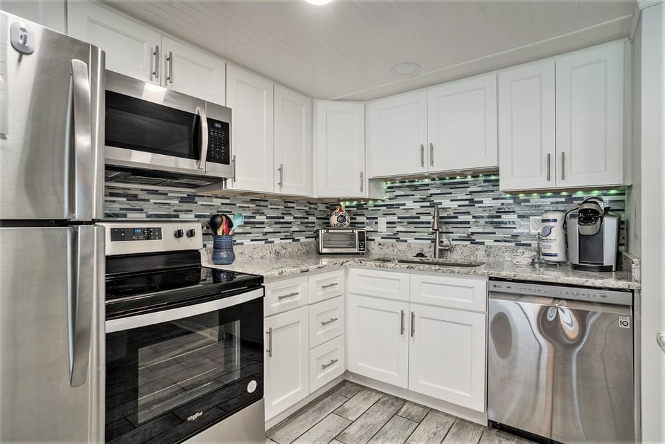 Condo, 3 Bedrooms | Private kitchen | Coffee/tea maker, fridge, oven, toaster
