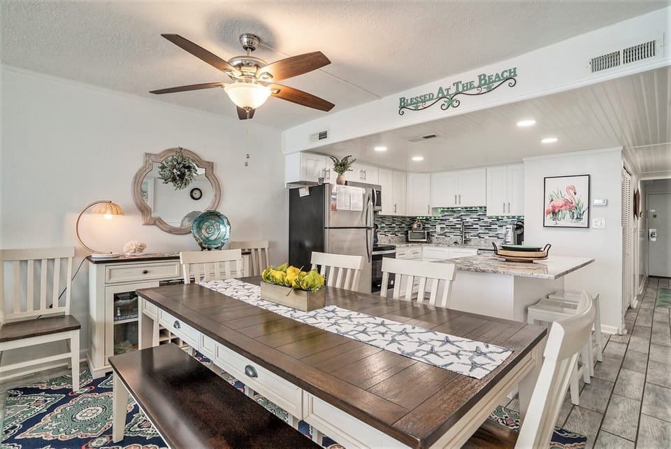 Condo, 3 Bedrooms | Dining