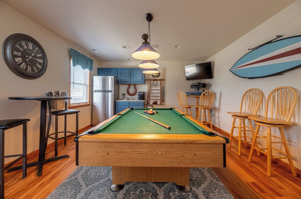 Rec Room with Pool Table, Wet Bar, Games
