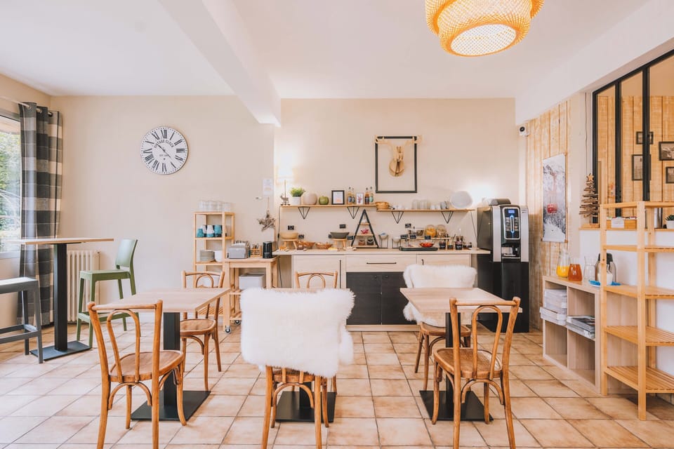 Daily buffet breakfast (EUR 11 per person)