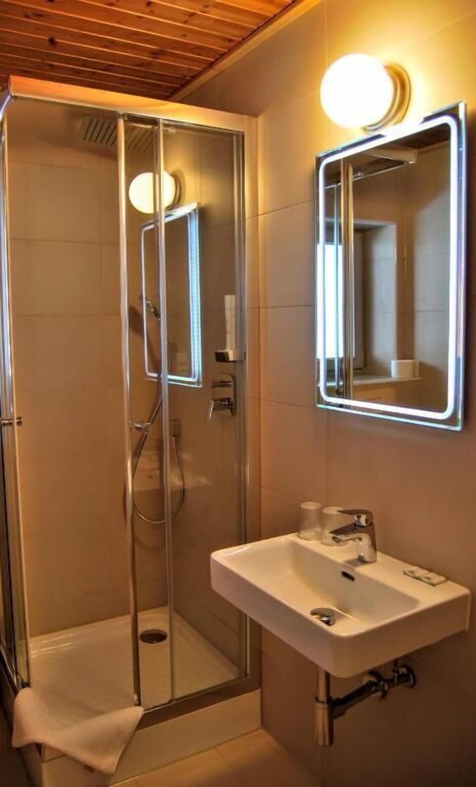Shower, towels