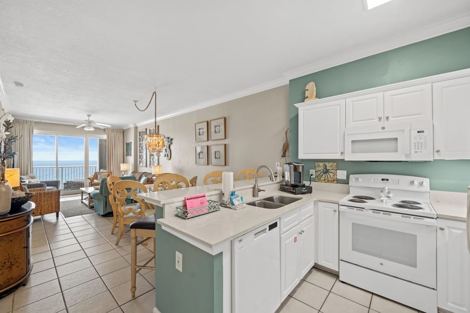 Beautiful, fully equipped kitchen 