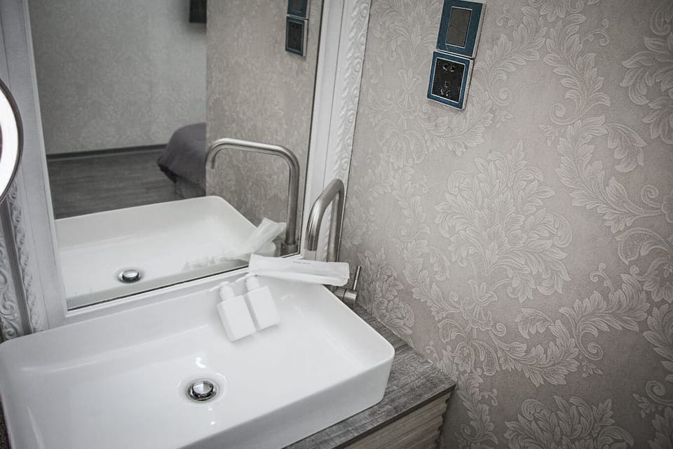 Bathroom sink