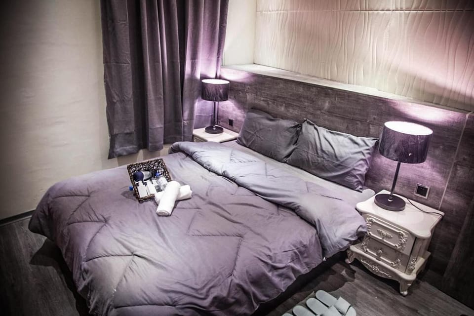 Blackout drapes, bed sheets