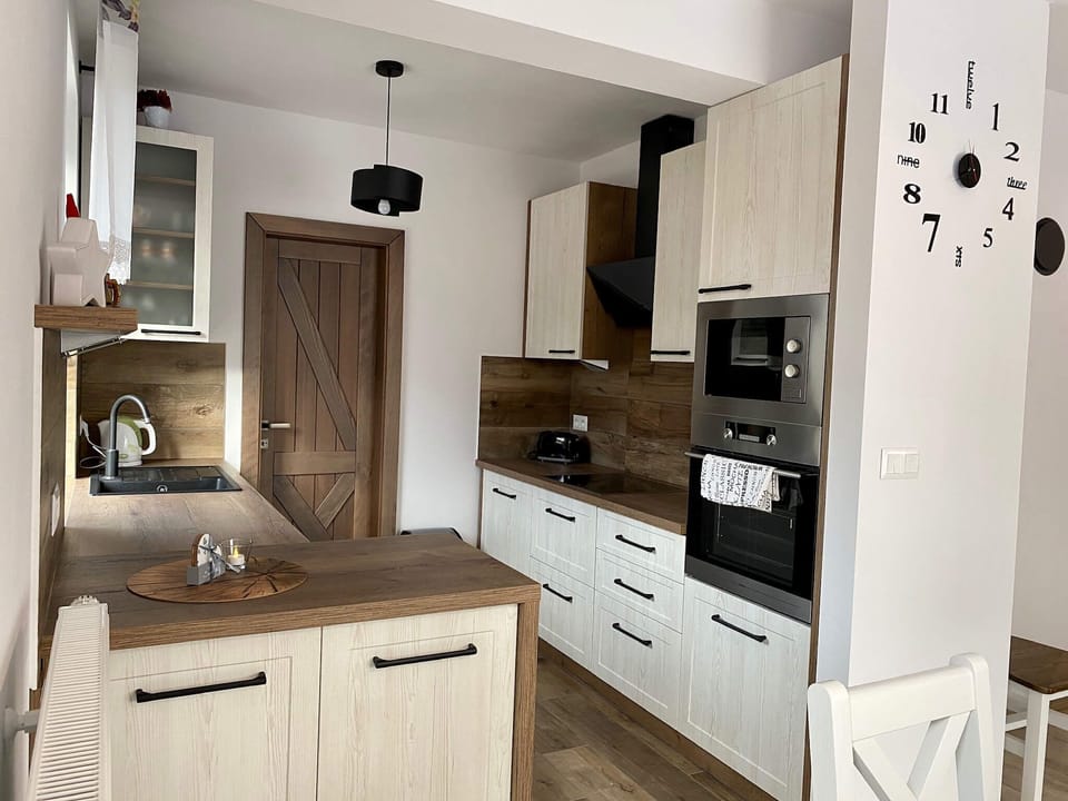 Family Villa | Private kitchen | Fridge, microwave, oven, stovetop