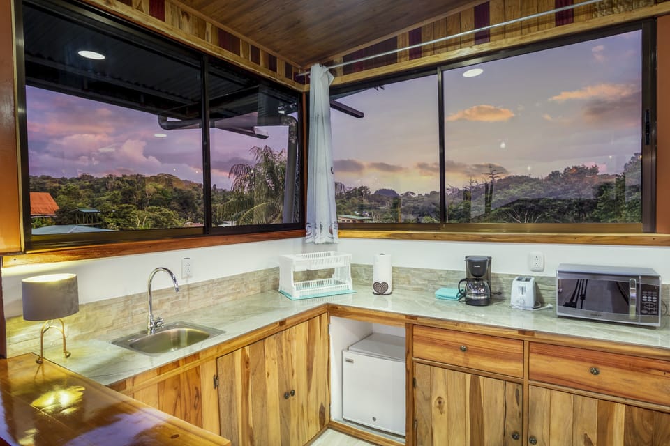 Deluxe Duplex, Hot Tub, Ocean View | Living area