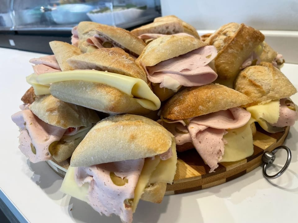 Daily continental breakfast (EUR 5 per person)