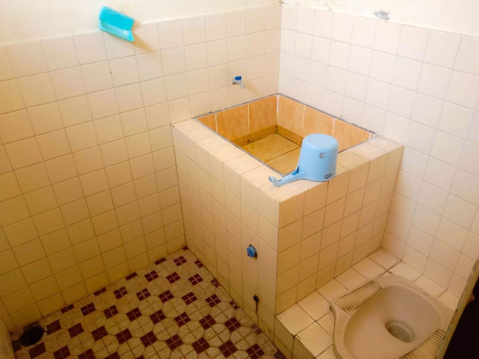 Shower, towels