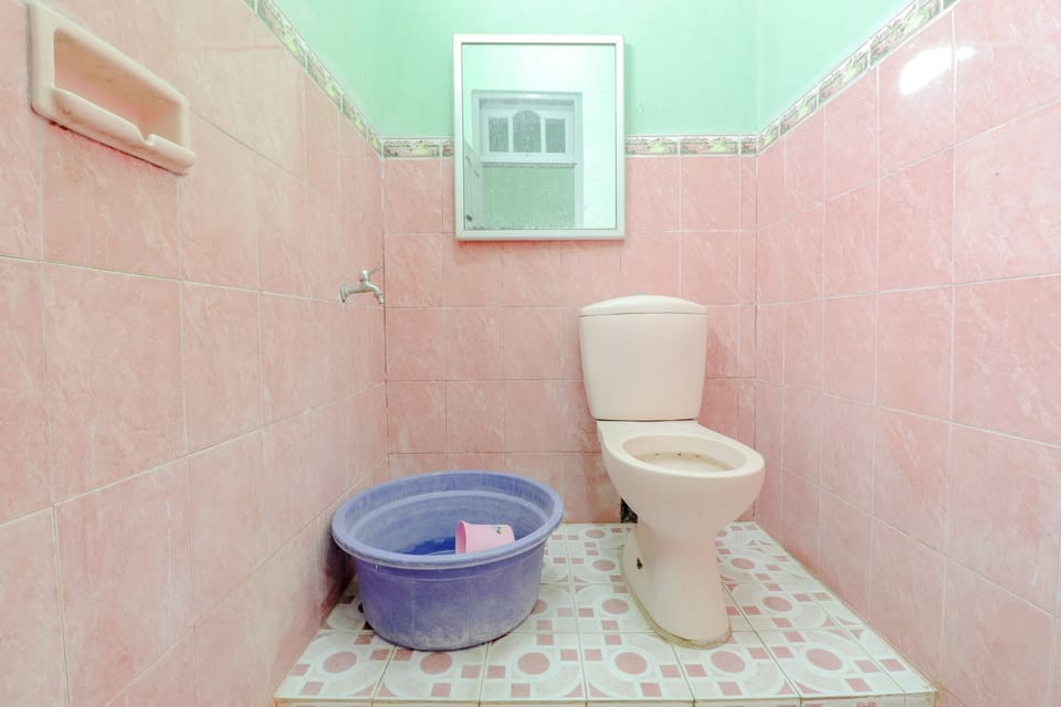 Standard Double Room | Bathroom | Shower, towels