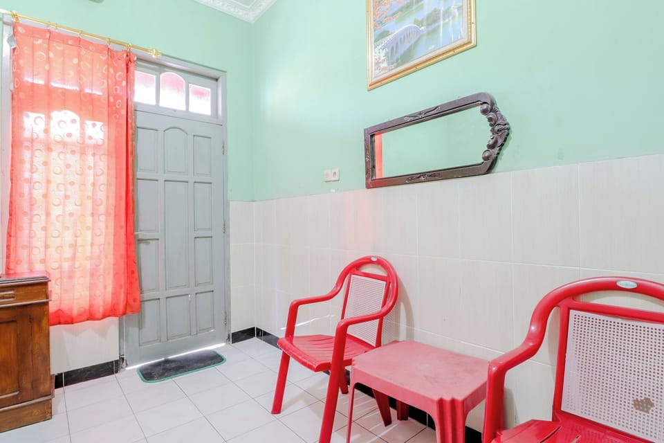 Standard Double Room | Desk, bed sheets