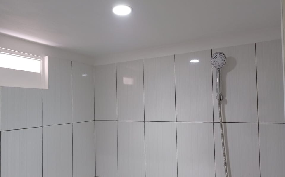 Standard Room | Bathroom | Shower, towels