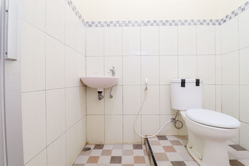 Family Room | Bathroom | Shower, towels